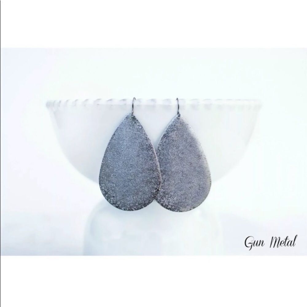 Stunning metal tear drop earrings